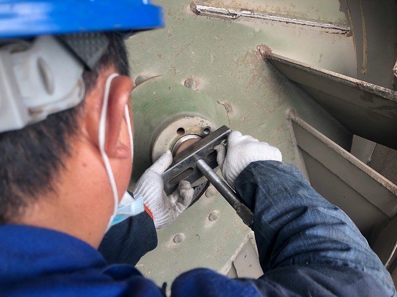 安裝拉拔器 安裝拉拔器